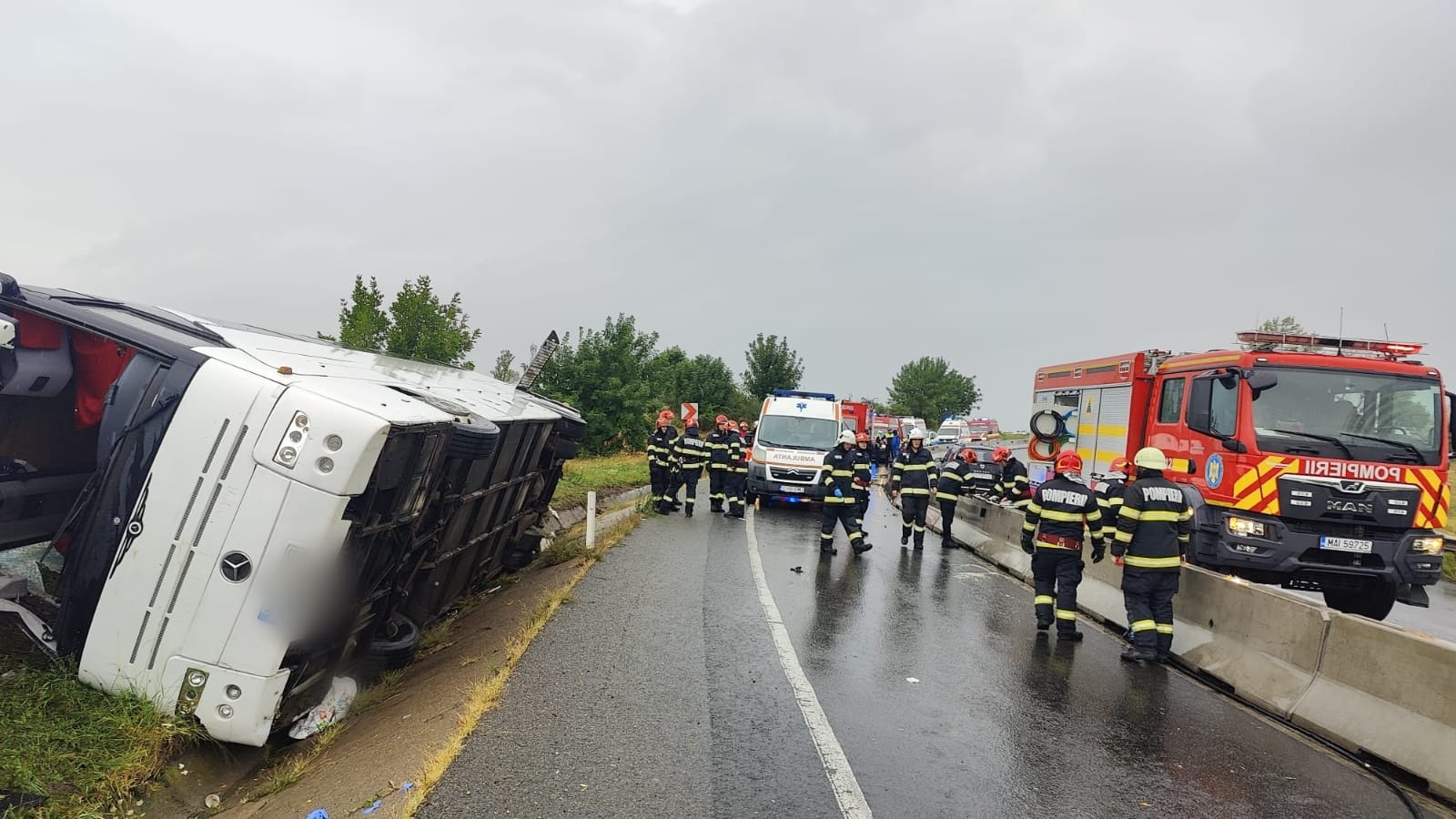 UPDATE: 11 persoane rănite în urma accidentului din Cluj, dintre care 3 grav / Un bărbat a murit